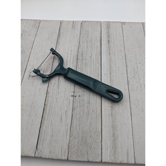 Stainless Steel Floating Blade Vegetable Potato Peeler Green Handle 6 3/4" - Picture 4 of 6
